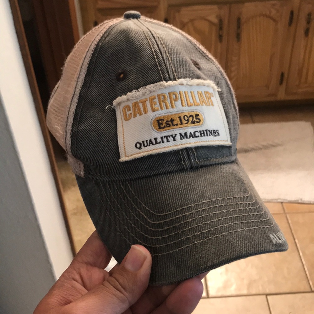 Caterpillar Men’s Trucker Hat